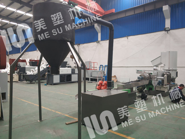 薄膜團(tuán)粒造粒機(jī)裝除煙機(jī)的作用是什么？